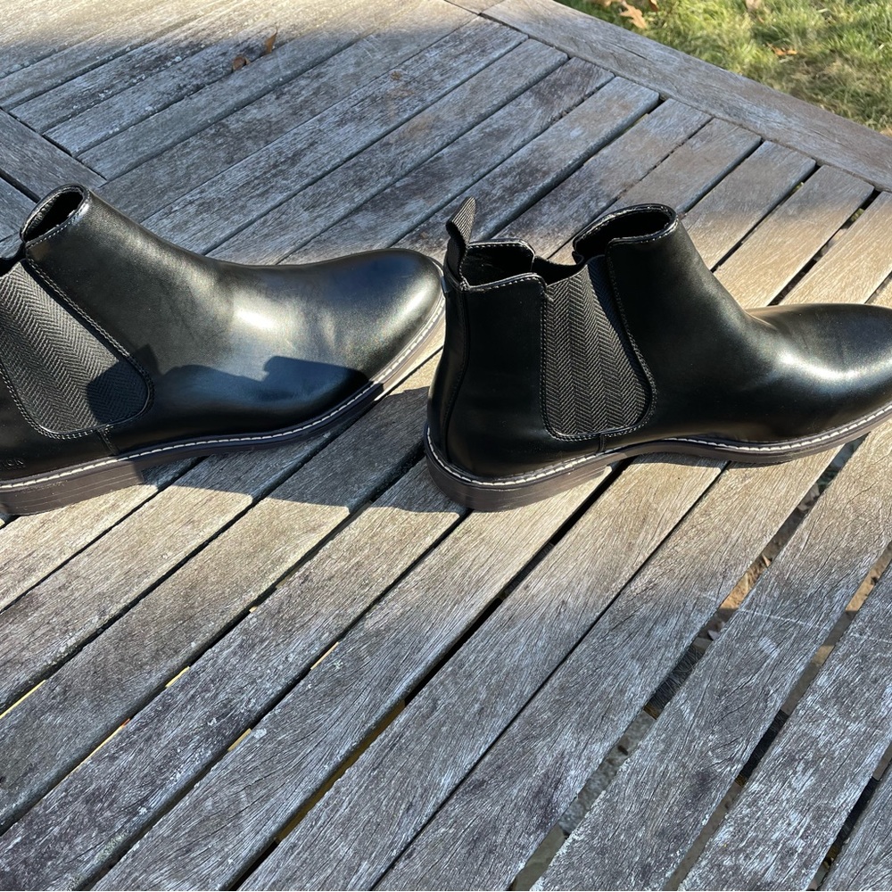 Black leather Chelsea boots NWOT